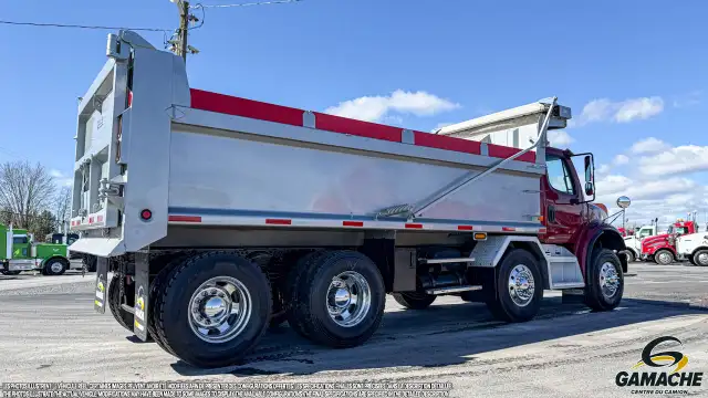2009 FREIGHTLINER M2 112 BENNE BASCULANTE / CAMION DOMPEUR 12 RO in Heavy Trucks in Longueuil / South Shore - Image 7