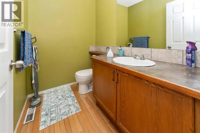 63 Hawkmount Green NW Calgary, Alberta in Houses for Sale in Calgary - Image 12
