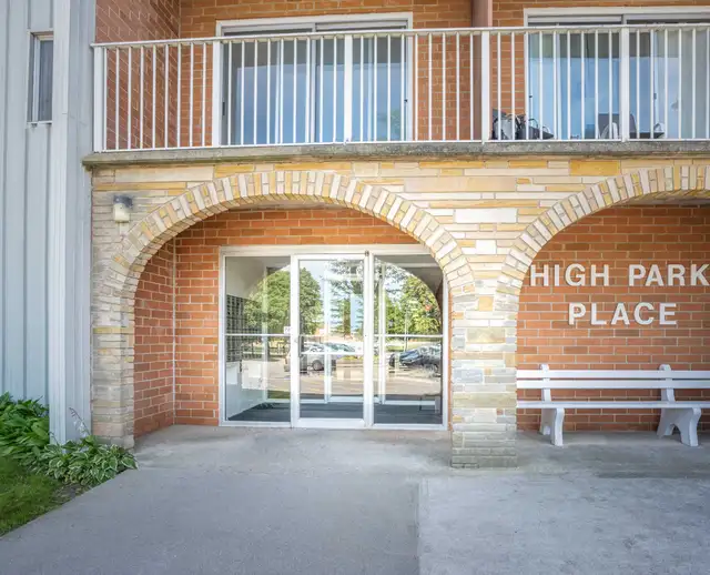 High Park Place Apartments - 2 Bedroom 1 Bathroom Apartment for  in Long Term Rentals in Sarnia - Image 4