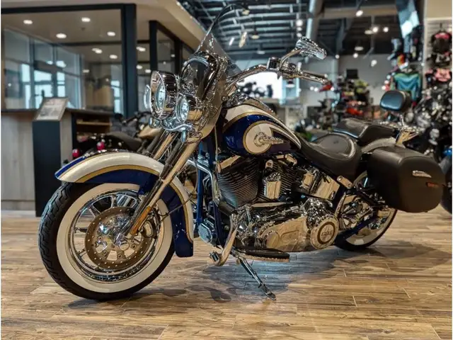 2014 Harley-Davidson CVO Softail Deluxe // Candy Cobalt and Whit in Street, Cruisers & Choppers in Winnipeg - Image 14