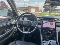 2.0L I4 DOHC, 4WD. Odometer is 18677 kilometers below market average! Silver Zynith 2023 Jeep Grand... (image 9)