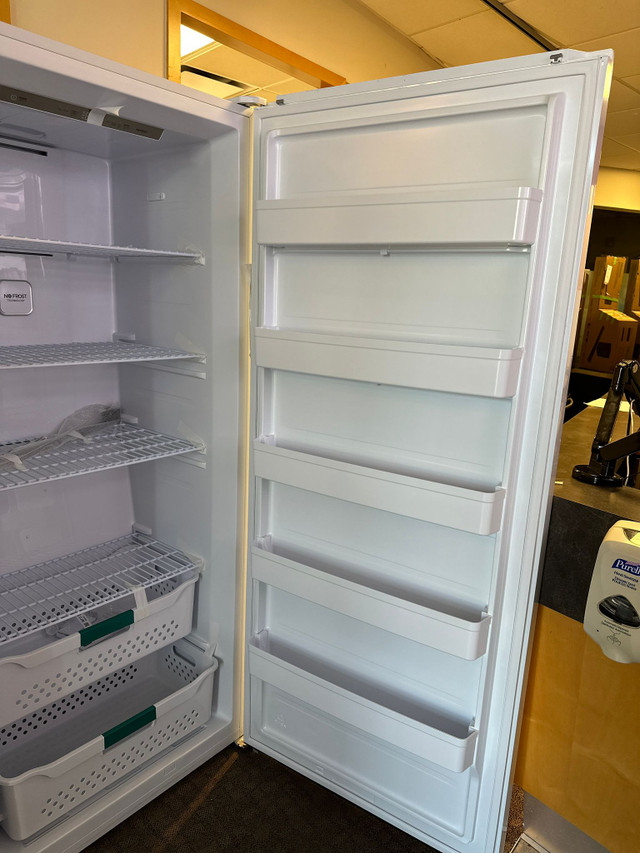 with warranty / Hisense FV21C7HWE 21 cu.ft. Upright freezer in Refrigerators in Calgary - Image 2