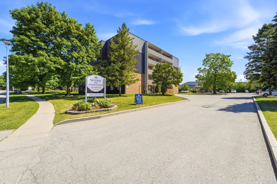 Lakeview Towers Apartments - 2 Bedroom Apartment for Rent - Wood 3