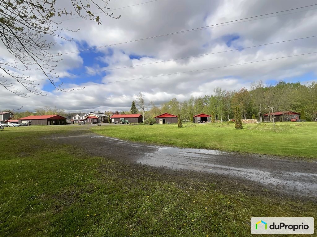 $1,075,000 - Acreage / Hobby Farm / Ranch in St-Jean-Chrysostome — photo 2