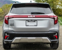 Introducing the 2024 Kia Seltos SX AWD in a sophisticated gray finish. This capable SUV comes equipp... (image 3)