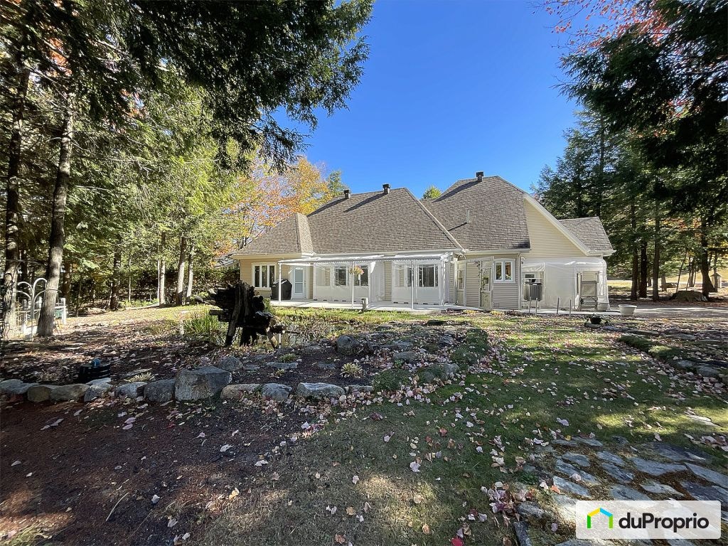 $997,000 - Bungalow for sale in Ste-Anne-Des-Lacs — photo 2
