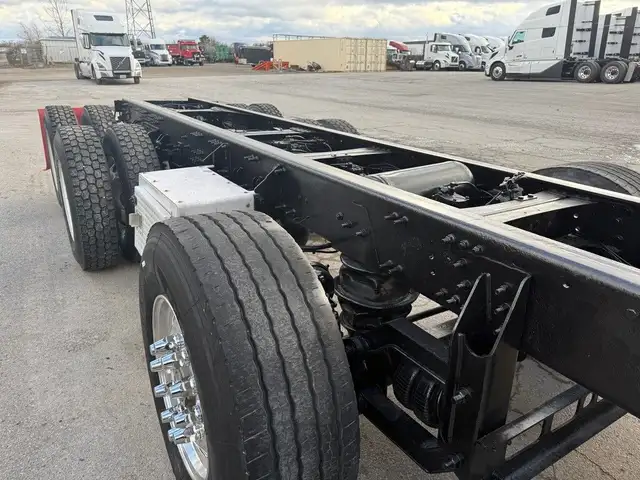 2009 Mack GU813 Granite Cab and Chassis with SPIF Axle, Allison  in Heavy Trucks in Oakville / Halton Region - Image 20