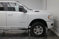 NAVIGATION SYSTEM, SPORT APPEARANCE PACKAGE, REAR AUTO-LEVELLING AIR SUSPENSION, BLACK PREMIUM CLOTH... (image 2)