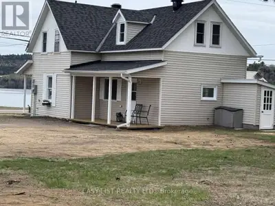 *** Visit the REALTOR website for further information about this Listing *** Kamaniskeg Lakeview hom...