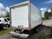 CAN LEASE!! RARE 2017 GMC SAVANA 3500 16' CUBE VAN , RAMP, Bright White Exterior With Grey Cloth Hig... (image 8)