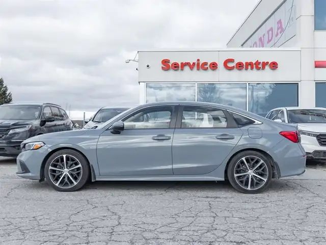 2022 Honda Civic Sedan Touring in Cars & Trucks in Oakville / Halton Region - Image 4