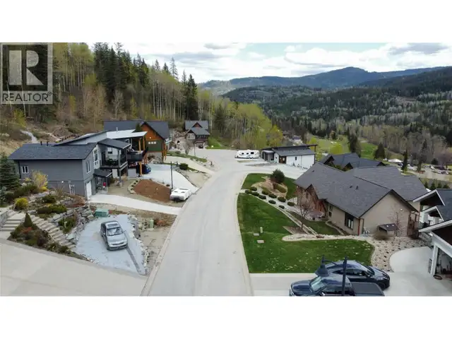 1018 SILVERTIP Road Rossland, British Columbia in Land for Sale in Penticton - Image 4