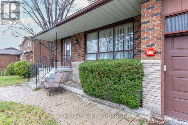 656 SHEPPARD AVE Pickering, Ontario in Houses for Sale in Oshawa / Durham Region - Image 3