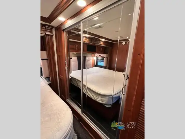 2013 Fleetwood RV Discovery 40X Diesel 057,684 Miles in RVs & Motorhomes in Moncton - Image 49