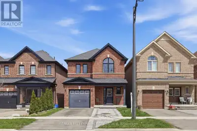 Fully Brick Home in Desirable Bradford West Gwillimbury Featuring 9-ft Ceilings and a Bright Open-Co...