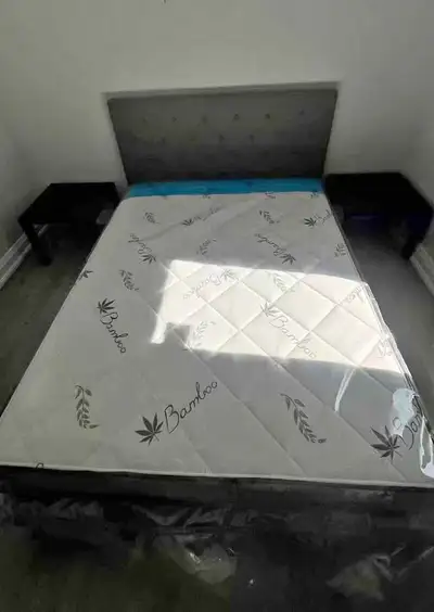 QUEEN BED FOR SALE, Voir plus