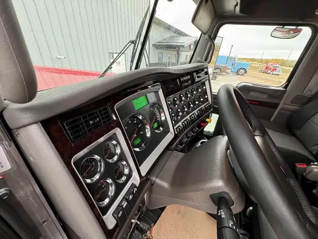 2025 KENWORTH W900L in Heavy Trucks in City of Montréal - Image 12