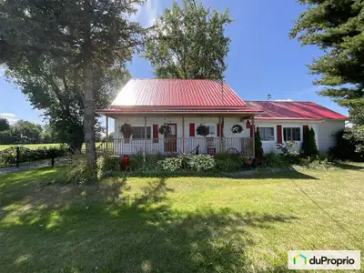 Bienvenue à la Ferme de l'ours! Maison ancestrale de 1880, pièces sur pièces Dû à de récents ajouts...
