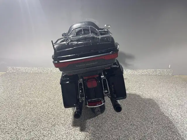 2015 Harley-Davidson FLHTCUL - Electra Glide Ultra Classic Low in Sport Touring in Edmonton - Image 12