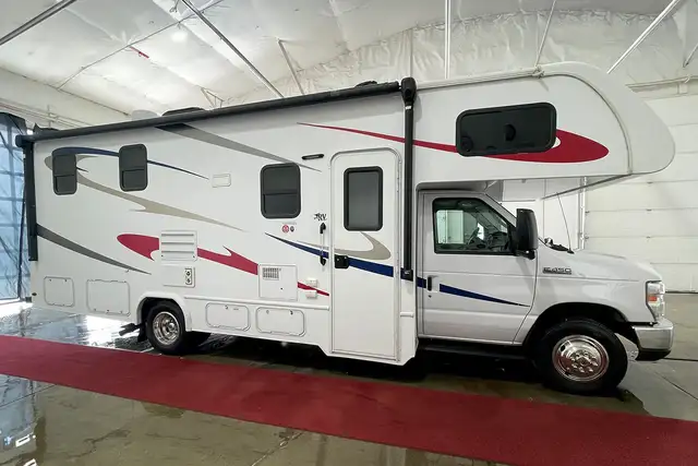 2019 Forest River Sunseeker 2420MS – Pre-Owned Class C Motorhome in RVs & Motorhomes in Red Deer - Image 3