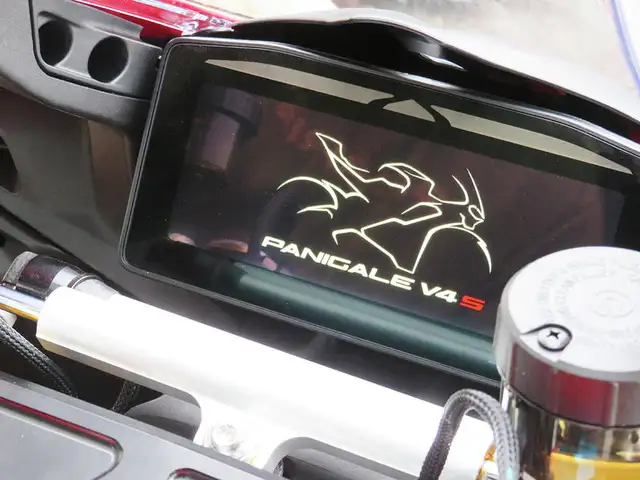 2025 Ducati Panigale V4 S Ducati Red in Sport Bikes in Cambridge - Image 17