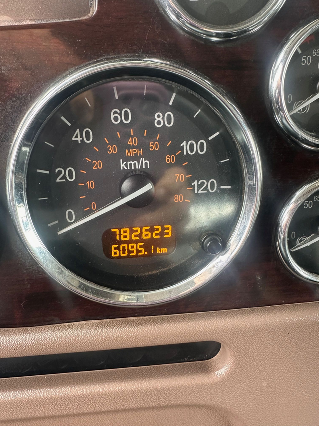 2014 PETERBILT 367 in Heavy Equipment in St. Albert - Image 6