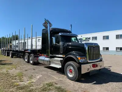Stock #: 9467-26 Tandem Axle Sleeper Tractor, Cummins X15 engine (565) HP, Eaton Fuller D/O transmis...