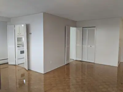 CARLING PARK APARTMENTS - A Convenient Location in the City! Carling Park Apartments has a beautiful...
