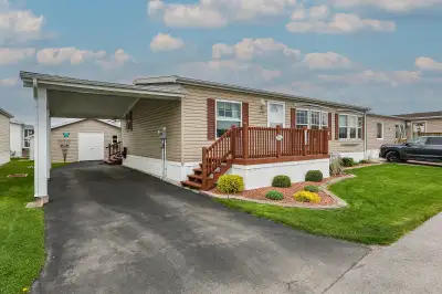 FOR SALE - ONE LEVEL LIVING … This charming, fully finished, 3 bedroom, 2 bathroom, 1097 sq ft bunga...