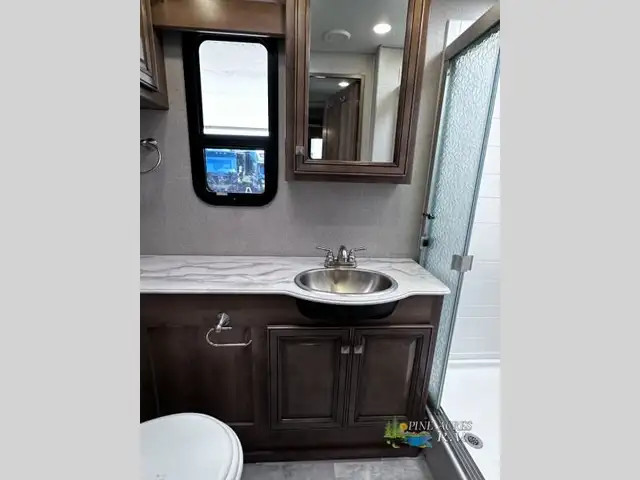 2021 Holiday Rambler Admiral 34J only 13 Milles in RVs & Motorhomes in Moncton - Image 53