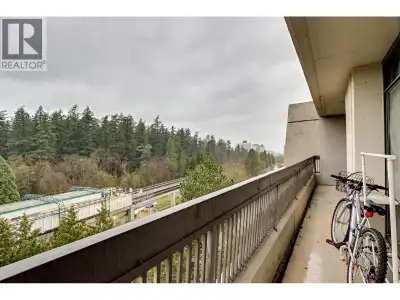 Top-floor 2 bedroom, 1 bathroom condo in a fantastic Burnaby location. Spacious living and dining ar...