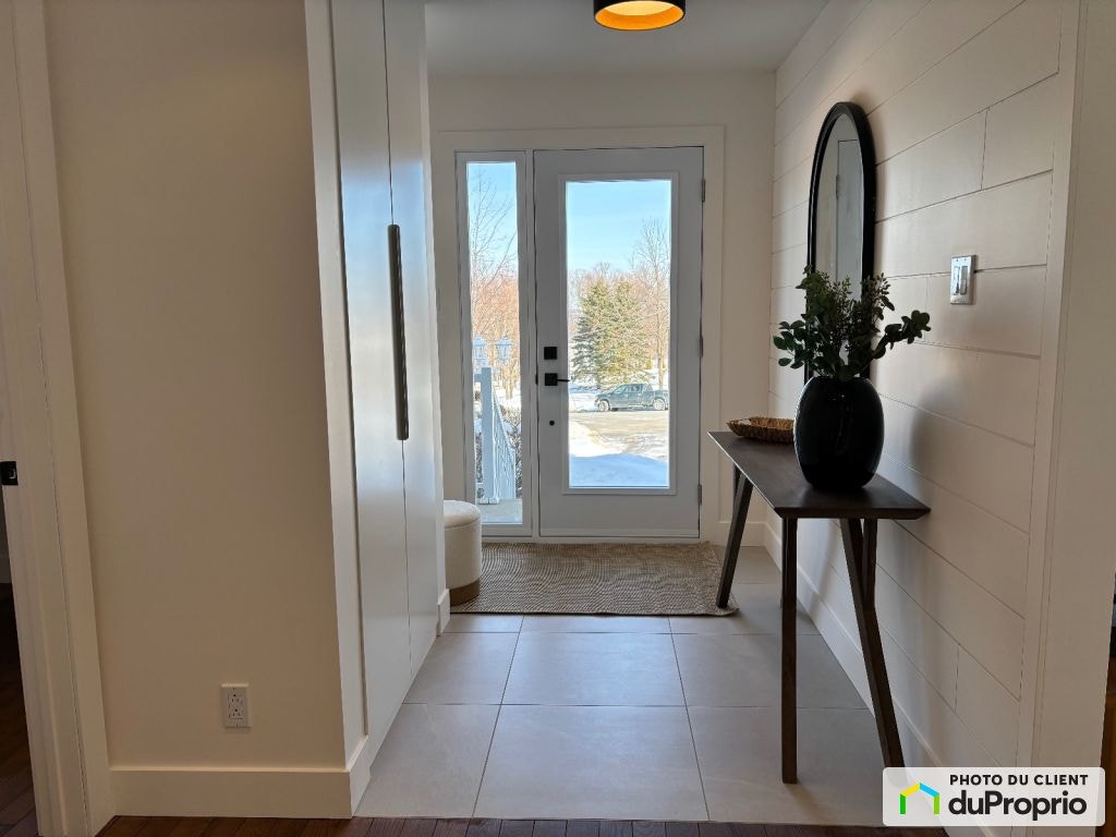 $983,000 - 2 Storey for sale in Victoriaville — photo 2