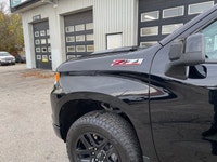 2024 Chevrolet Silverado 1500 LT Trail Boss 4x4 with only 20,027 km! Clean history with no accidents... (image 9)