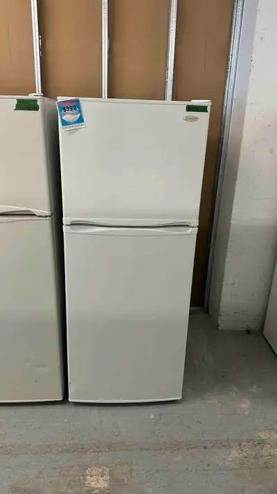 8124-Réfrigérateur Danby blanc congélateur en haut white fridge