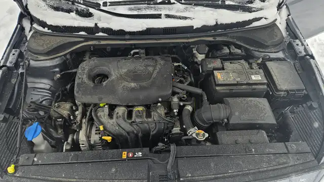 2019 Hyundai Accent for parts in Auto Body Parts in Calgary - Image 11
