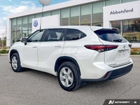 This Toyota Highlander delivers a Intercooled Turbo Regular Unleaded I-4 2.4 L/146 engine powering t... (image 2)