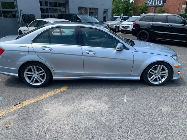 2013 Mercedes-Benz C-Class in Cars & Trucks in City of Montréal - Image 5