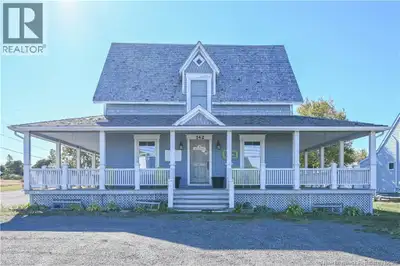 Beautiful waterfront property, ideally located in Caraquet, just steps away from the Carrefour de la...