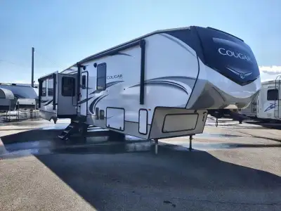Keystone Cougar fifth wheel 355FBS highlights: Full and Half Bath Master Suite Kitchen Island Firepl...