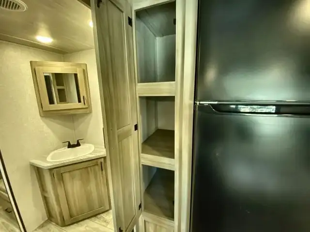 2025 EAST TO WEST Della Terra 250QB in Travel Trailers & Campers in Bedford - Image 28