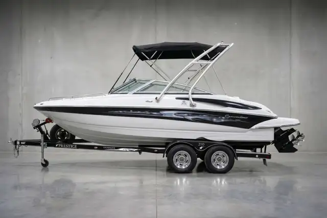 2008 Crownline 210LS in Powerboats & Motorboats in Rimouski / Bas-St-Laurent - Image 2