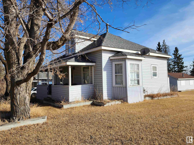 5333 49 AV Elk Point, Alberta in Houses for Sale in Strathcona County