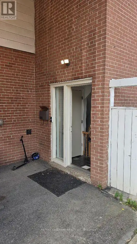 888 KROSNO BOULEVARD Pickering (Bay Ridges), Ontario in Long Term Rentals in Oshawa / Durham Region - Image 3