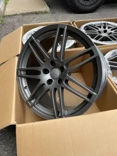 Beautiful set of original Audi A4 wheels in glossy gunmetal finish. 19x8.5 Offset: 43 Bolt pattern:...