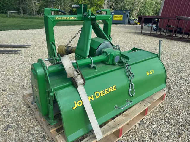 John Deere 647 Rototiller in Lawnmowers & Leaf Blowers in Red Deer - Image 2