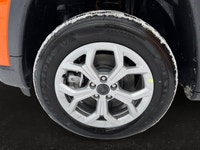 This 2026 JEEP COMPASS LATITUDE 4X4 has the following options Premium Cloth/Vinyl Bucket Seats, Remo... (image 8)