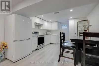BSMT - 72 ASHTON ROAD Newmarket (Huron Heights-Leslie Valley), O