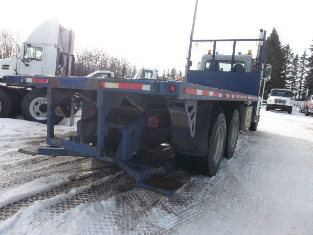 2006 PETERBILT 335 DECK TRUCK in Heavy Trucks in Red Deer - Image 4