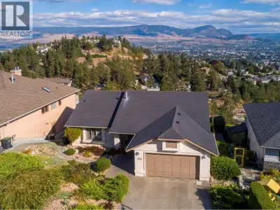 Sweeping, completely unobstructed east-facing views look over a quiet park to the city skyline and s...