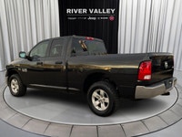 TRAILER SWAY CONTROL, OIL PRESSURE GAUGE, REAR STEP BUMPER, TRACTION CONTROL, AIR CONDITIONING, POWE... (image 4)